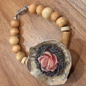 Wood beaded flower head bracelet